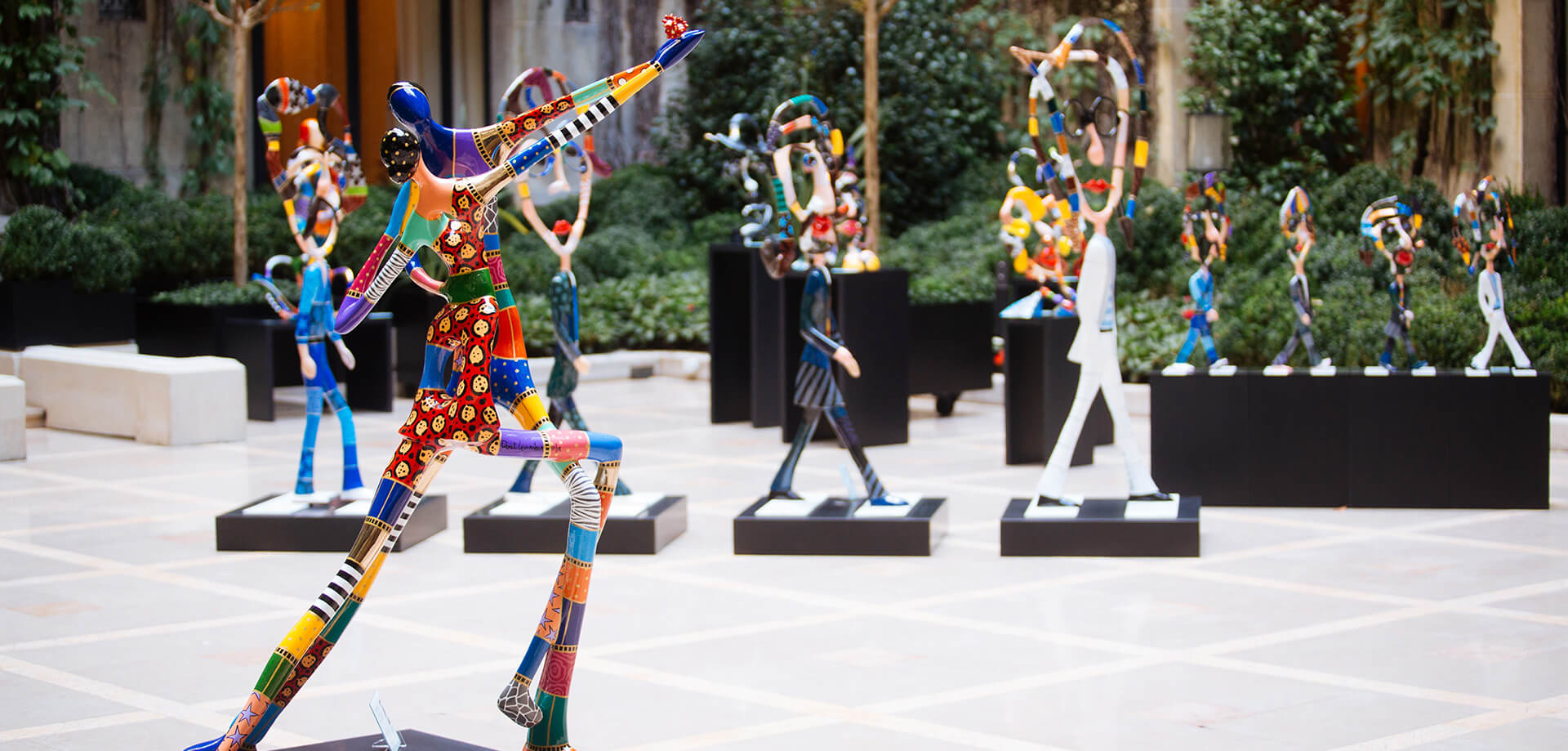 Dorit Levinstein exhibition at Plaza Athénée Paris — courtyard installation